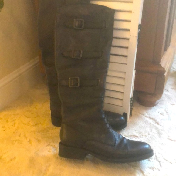 Black boots - Picture 1 of 8